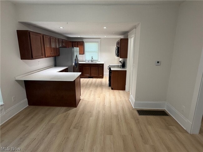 Photo - 10524 Lee Ave