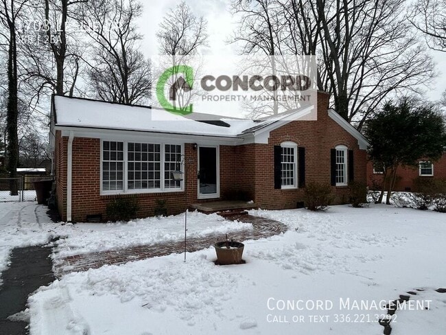 Photo - 1703 Leslie Rd