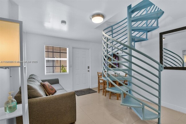 Photo - 6966 Byron Ave Unidad 102