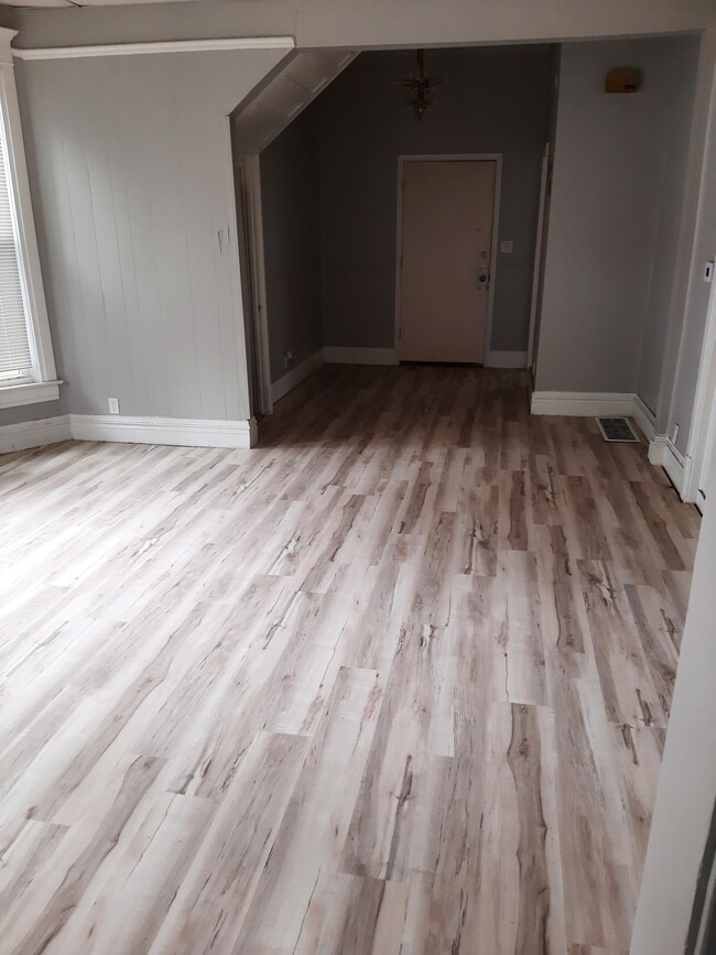 Photo - 102 S Glenwood Ave Unit Bottom  #1