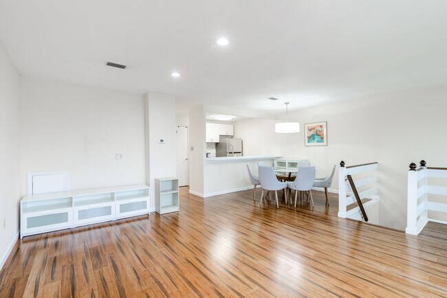 Photo - 421 Wendover Dr Unit 421