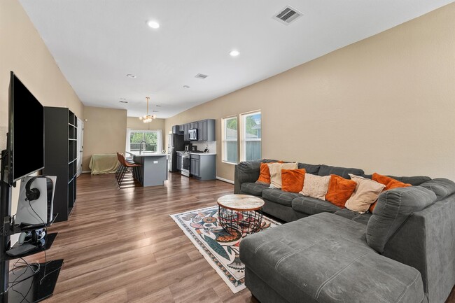 Photo - 3706 Nathaniel Brown St