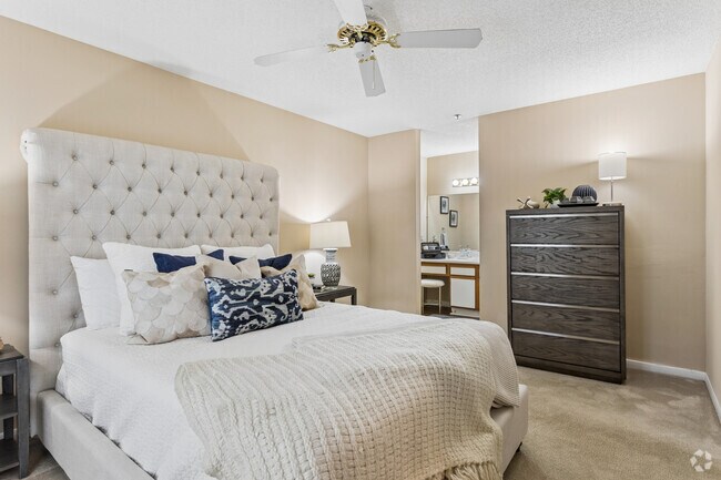 2BR, 2BA - 1,005SF - Primary Bedroom