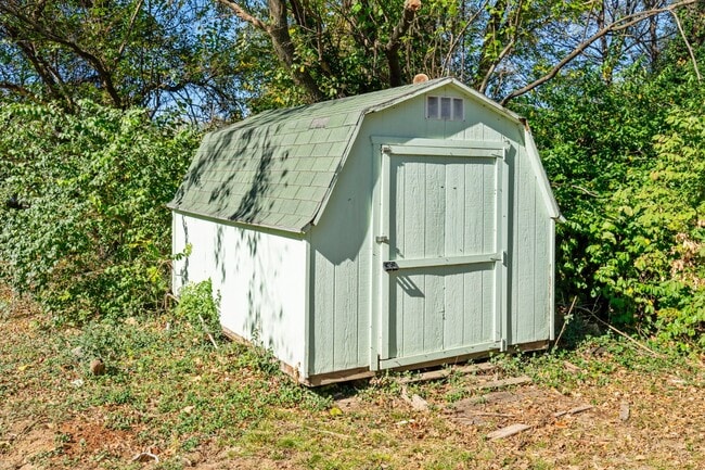 Photo - 1621 N Hillcrest Ave