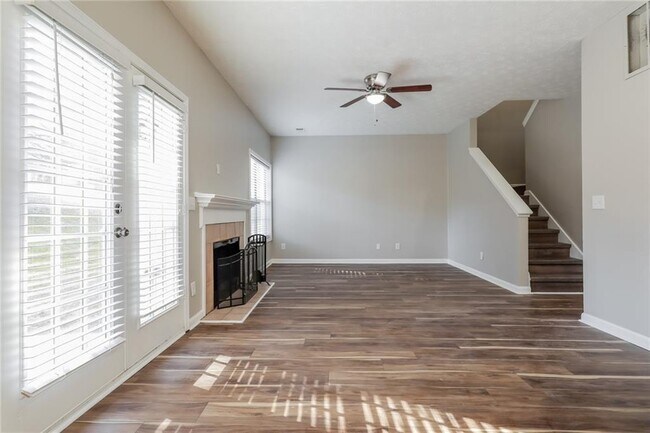 Photo - 652 Stonemill Manor