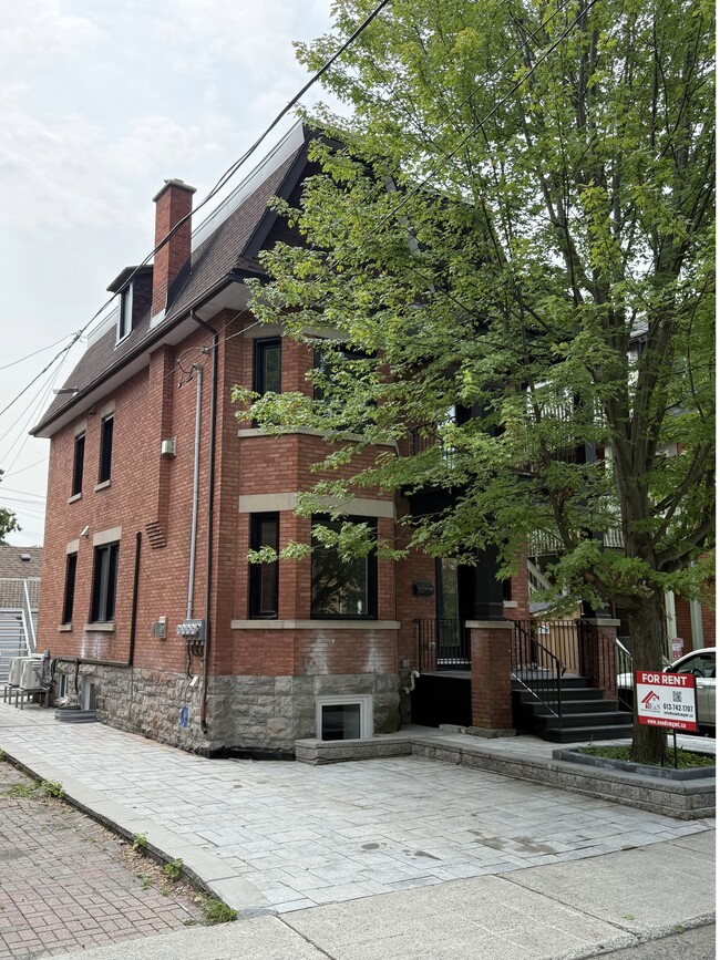 Building Photo - 332 Osgoode St Unit 2