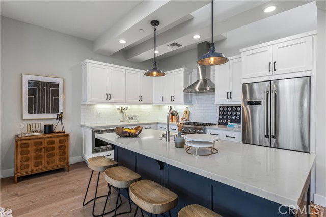 Building Photo - 204 S Helberta Ave