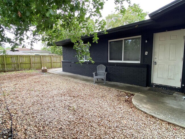 Photo - 6132 SW 39th St Unit R