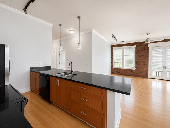 Photo - 709 N 4th St