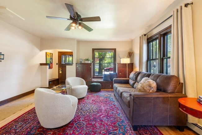 Photo - 617 W Harrison St