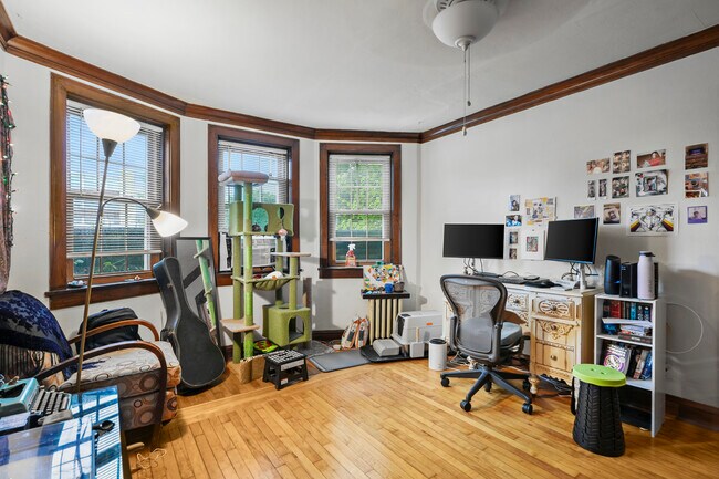 Photo - 833 Midland St