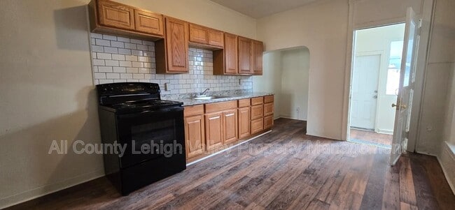 Photo - 818 N 4th St