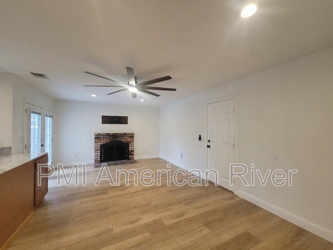 Photo - 4475 Silverton Way