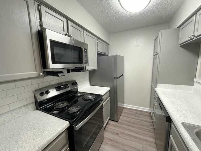 Sommerset-Remodeled-Apt-Kitchen_web.jpg