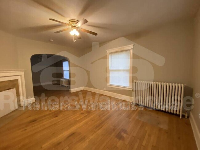 Photo - 2805 Cottage Grove Ave