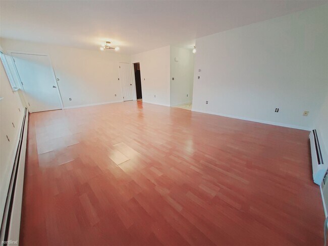 Photo - 2 br, 1 bath Condo - 47 Whitmore Ln Unit D Unidad D