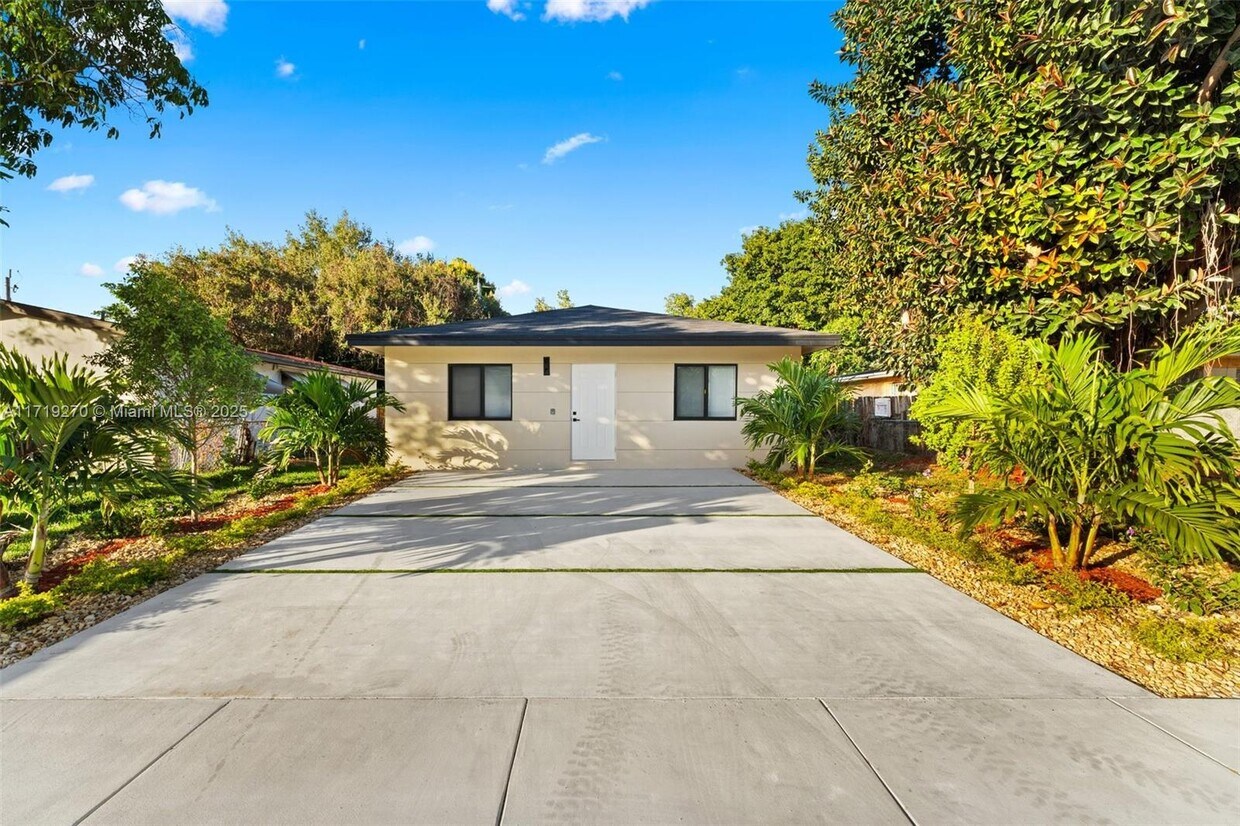 Photo - 1511 NE 151st Terrace (North Miami Beach, FL)