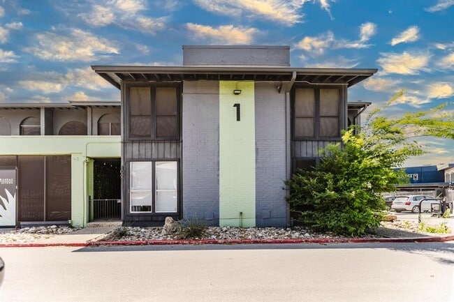 Building Photo - 909 Reinli St Unit 102 Rental