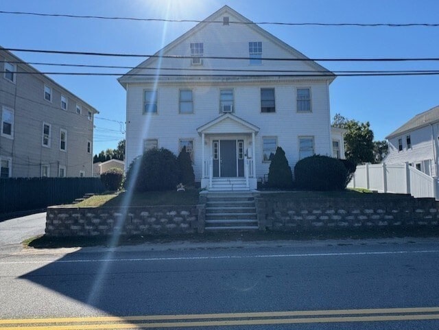 Building Photo - 61 Plain St Unit 1F