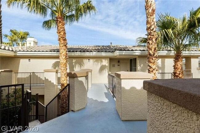 Photo - Spacious 3-Bedroom Condo in Guard-Gated Community with Garage