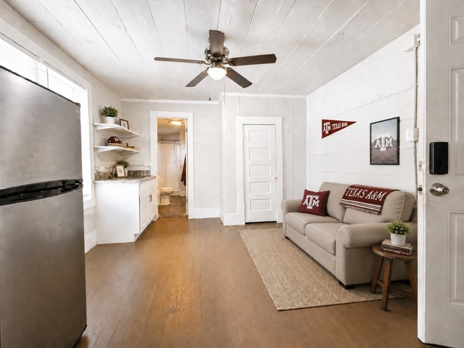 Building Photo - 1403 Moore St Unit 4
