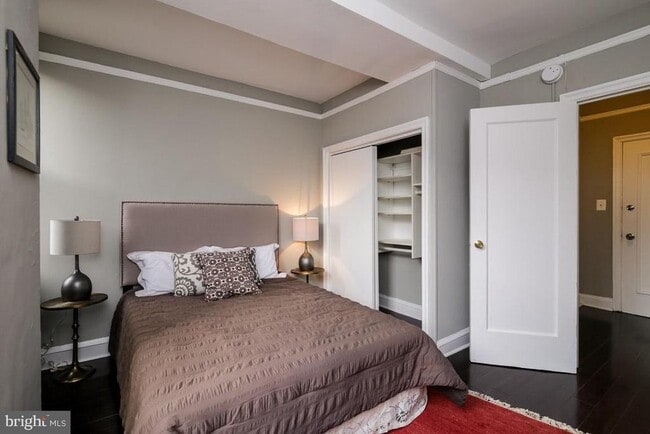 Photo - 2031 Locust St Unit 203