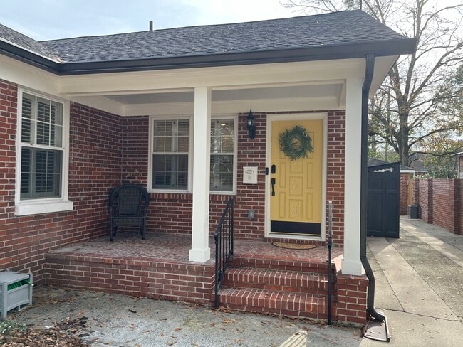 Building Photo - Furnished Columbus Unit B