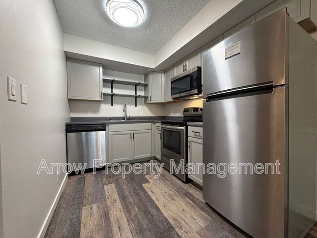 Building Photo - 3405 Holdrege St Unit 203
