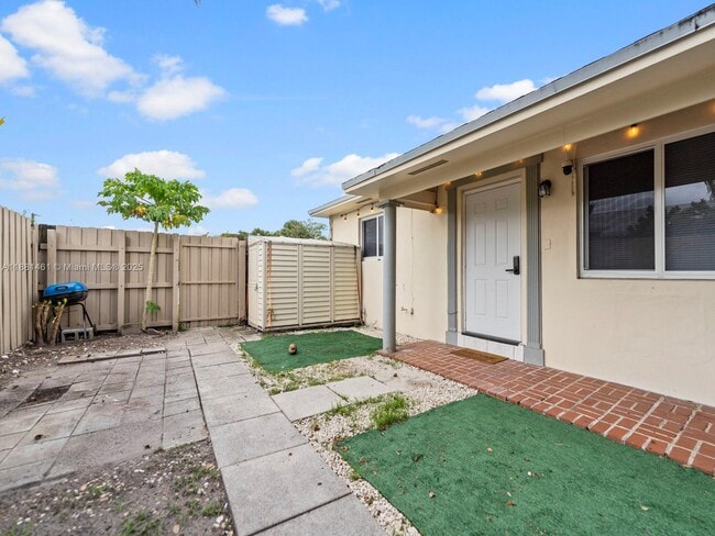 Photo - 6161 SW 44th St Unidad 1-2