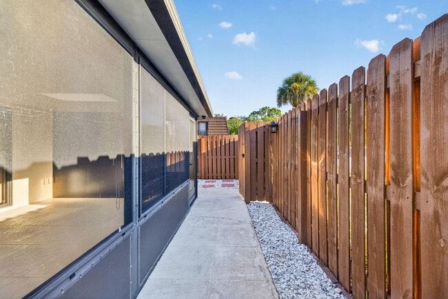 Photo - 5612 SE Riverboat Dr