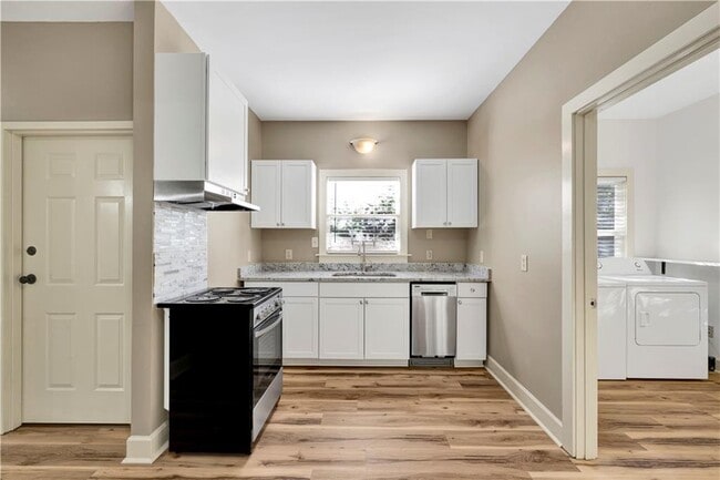 Photo - 305 Jackson St N