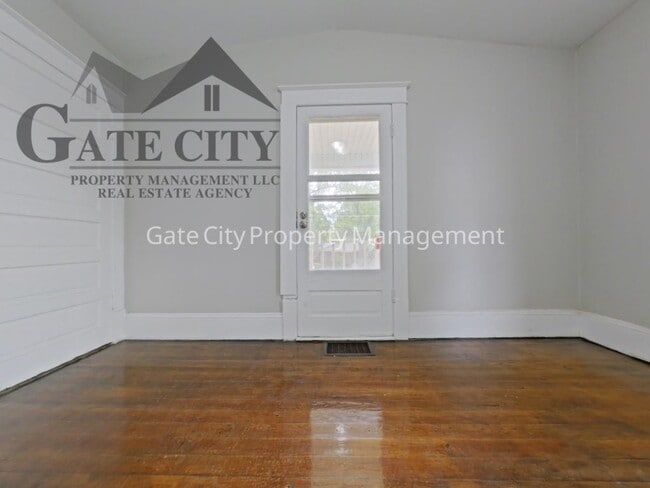 Photo - 1006 Holton Pl