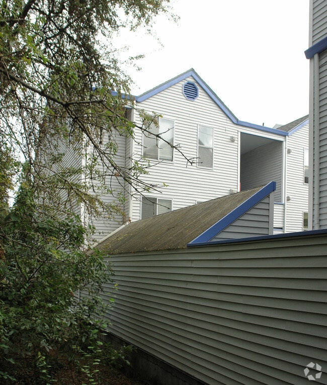 Raleigh Court Apartments