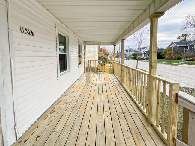 Photo - 1328 N Main St Unidad 1328 n Main Street Lower