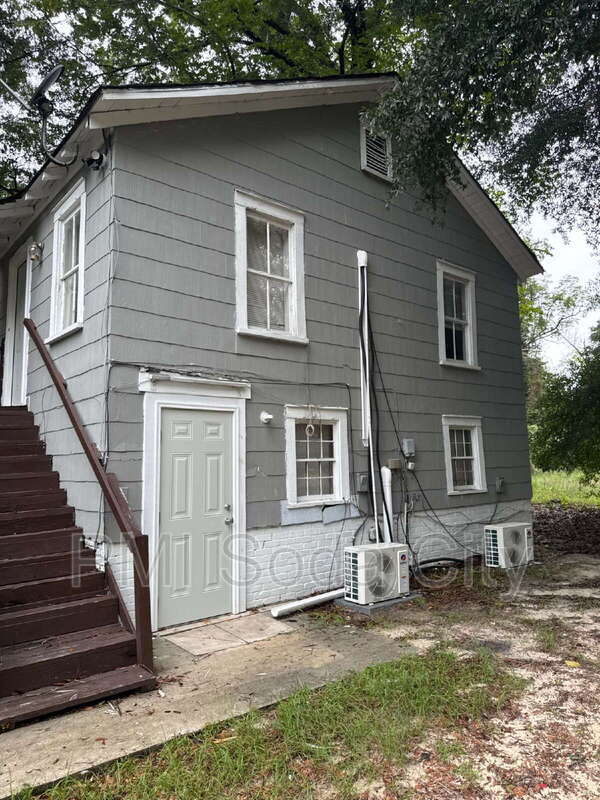 Building Photo - 211 E Brooks St Unit E