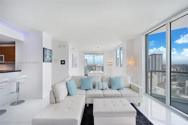 Photo - 253 NE 2nd St