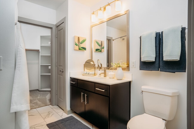 Lakeshore Pearl apartments — community photo