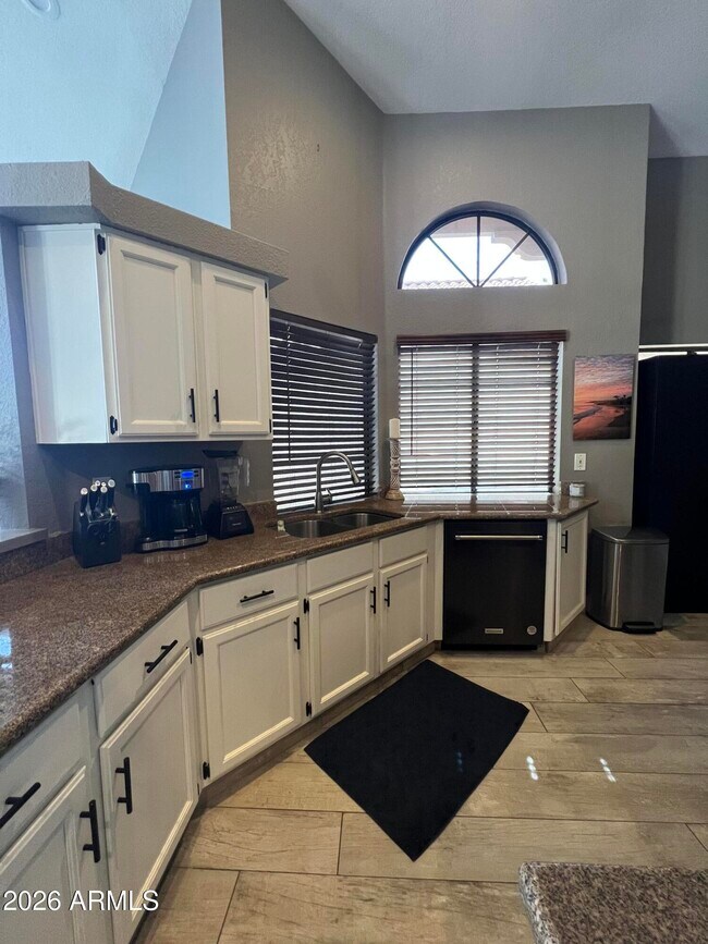 3534 E Verbena Dr