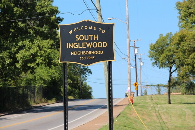 Photo - 1 Bedroom Renovated Duplex Unit - Great Lo...