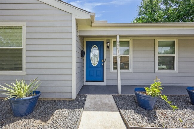 Photo - 5014 Yellowstone Blvd