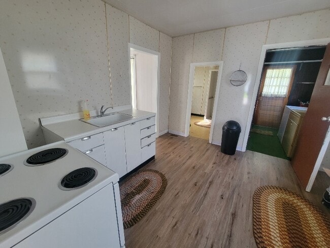 Photo - 1220 Hazel Ave