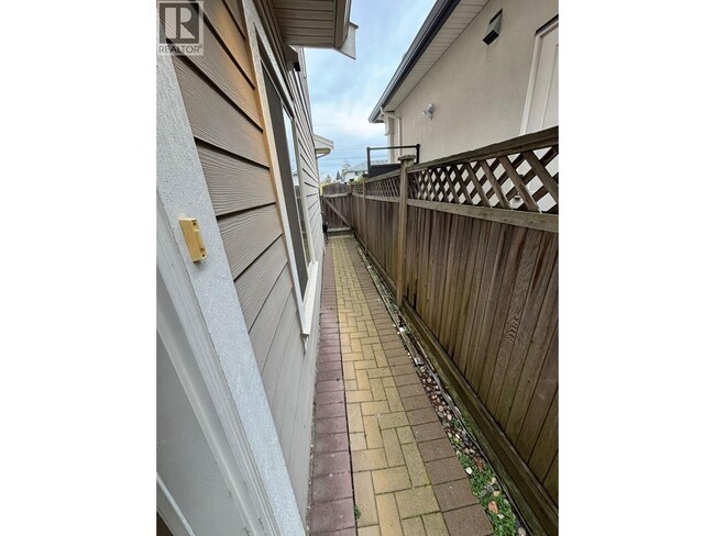 Photo - 8368 Ruskin Rd