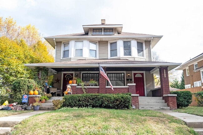 Building Photo - "Charming 3 Bedroom with Hardwood Floors i...