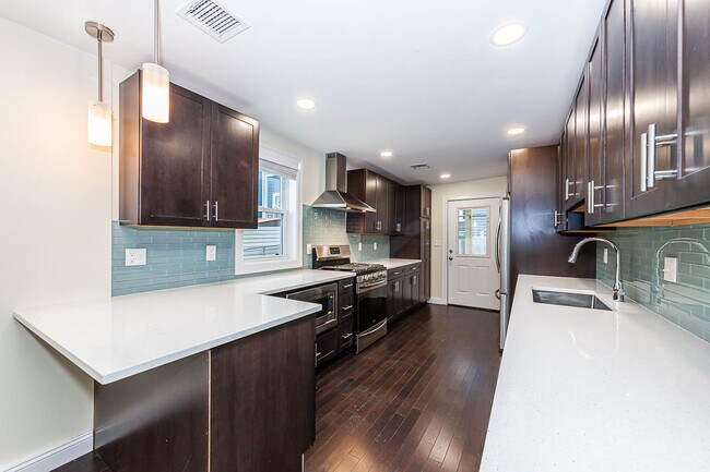 Building Photo - 28 Albion St Unit 1