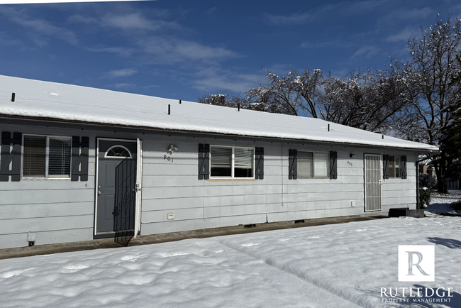 Adorable 2 bedroom home in Medford! - Adorable 2 bedroom home in Medford!