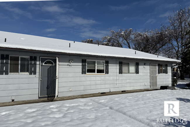 Building Photo - Adorable 2 bedroom home in Medford!