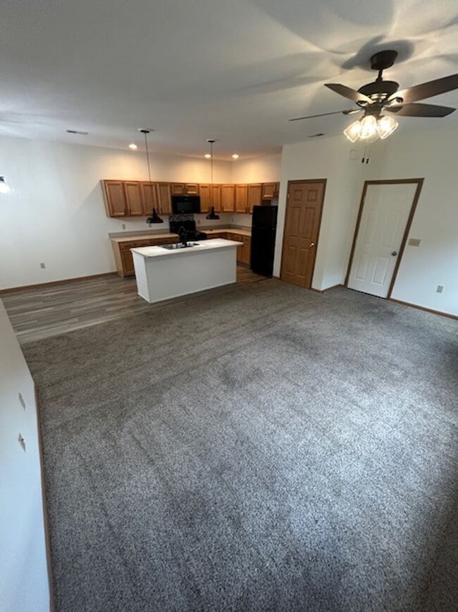 Building Photo - Modern Brick Ranch with 3 Bedrooms, 1.5 Ba... Unit 1529-D Williamsburg Pl Rental