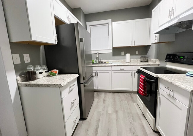 Photo - 817 Ferdinand Ave SW Unit 3
