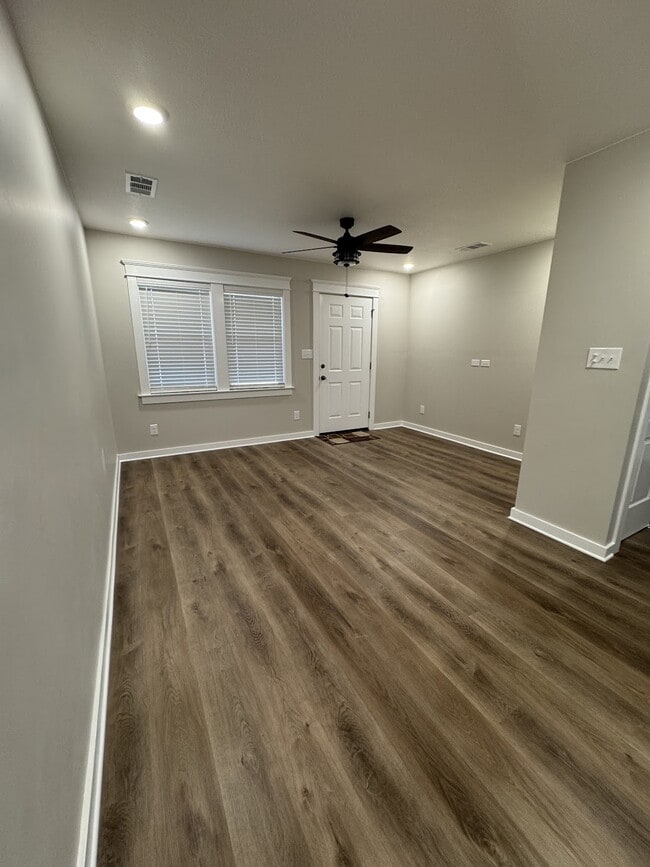 Photo - 116 Montrose Dr