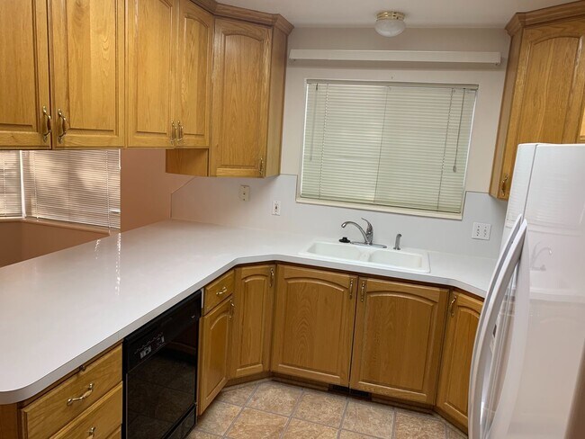 Photo - Lovely twinhome for rent.